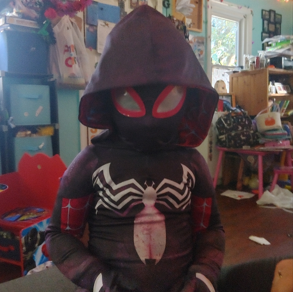 Spiderman venom Gwen costume